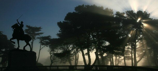 00px-Jeanne_d'Arc_Joan_of_Arc_at_San_Francisco's_Palace_of_the_Legion_of_Honor_and_crepuscular_rays